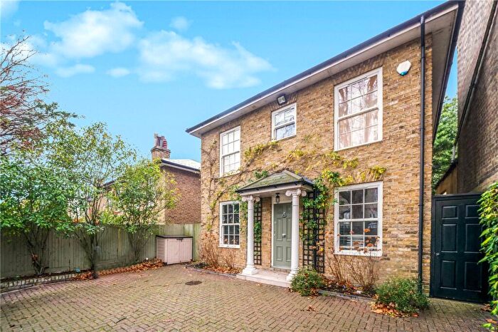 3 Bedroom Detached House To Rent In North Hill, London, N6