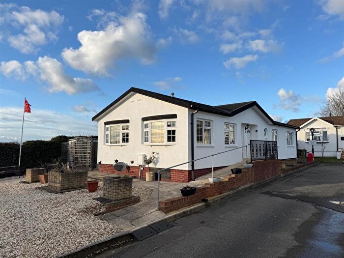 3 Bedroom Mobile Home For Sale In Odessa Park, Tewkesbury, GL20