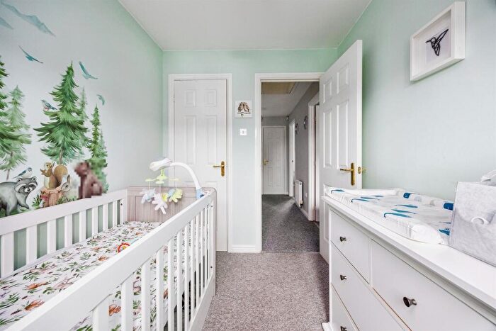 3 Bedroom End Of Terrace House For Sale In Kingston Crescent, Port Glasgow, PA14