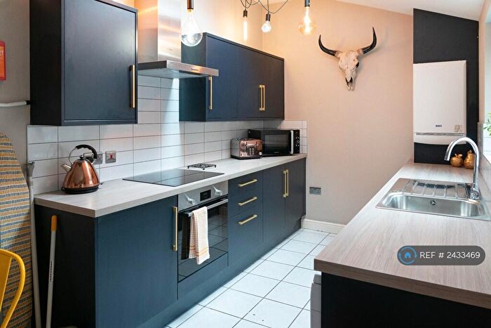 6 Bedroom Terraced House To Rent In Kimbolton Avenue, Nottingham, NG7