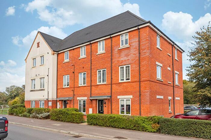 2 Bedroom Apartment For Sale In Somerley Drive, Crawley, RH10
