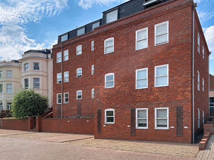 2 Bedroom Apartment For Sale In Kenilworth Hall, Bridge Street, CV8