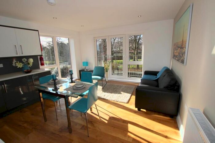 2 Bedroom Flat To Rent In Elm Walk Place, Cranmer Street, Nottingham, NG3