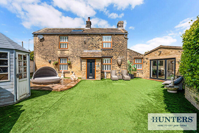 2 Bedroom Character Property For Sale In Larkfield Road, Rawdon, Leeds, LS19