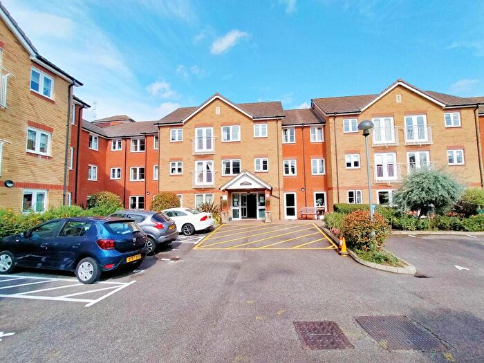 2 Bedroom Flat To Rent In Goodes Court, Royston, SG8