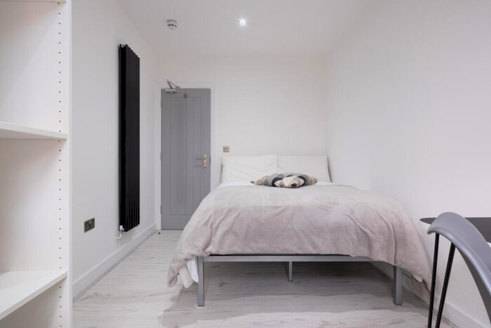 6 Bedroom House To Rent In Avondale Street, Lincoln, LN2