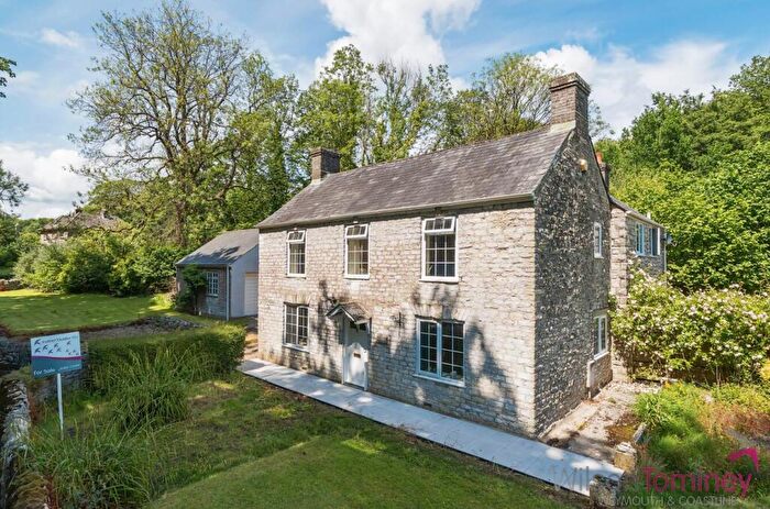 4 Bedroom Detached House For Sale In Church Street, Weymouth, DT3