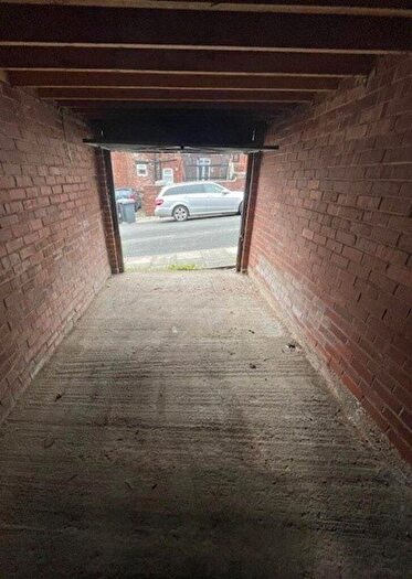Garage / Parking To Rent In Garage, Rear Victoria Terrace, Leeds, LS3