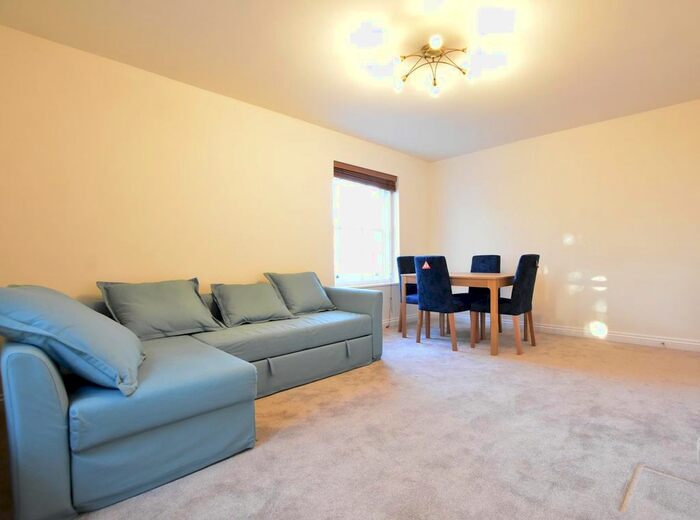 3 Bedroom Flat To Rent In Corringham Court, Corringham Road, London, NW11