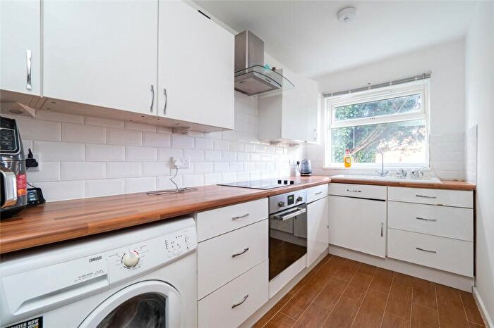 1 Bedroom Flat To Rent In Abbotsleigh Close, Sutton, SM2