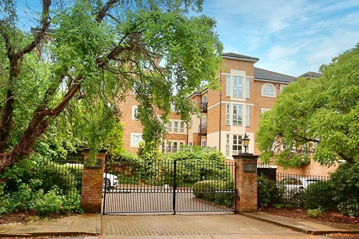2 Bedroom Flat To Rent In Queens Road, Richmond, TW10