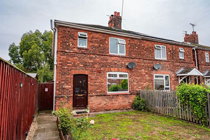 3 Bedroom Semi Detached House For Sale In Walton Grove, Grimsby, DN33