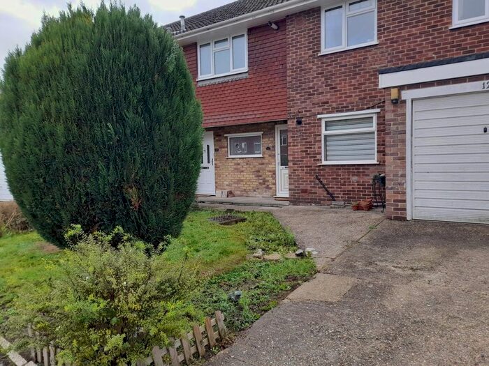 2 Bedroom Maisonette To Rent In Halpin Close, Reading, Berkshire, RG31