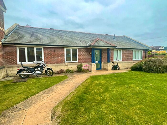2 Bedroom Flat For Sale In Keld Close, Scarborough, YO12