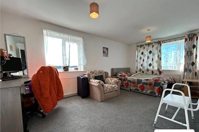 2 Bedroom Flat To Rent In Scovell Avenue, Rotherham, S62