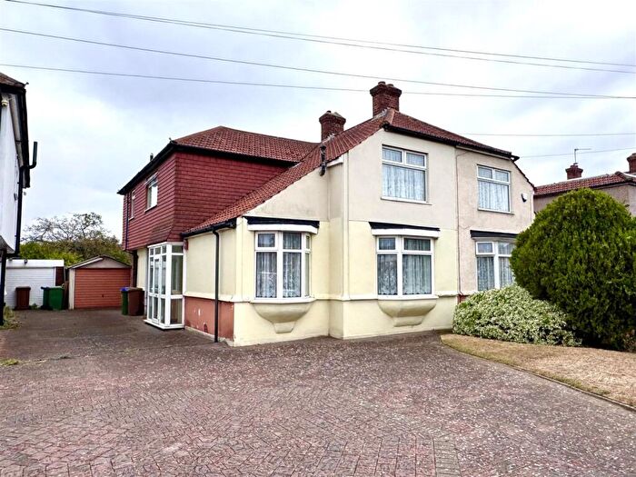 3 Bedroom Semi Detached House For Sale In Belvedere Road, Bexleyheath, DA7