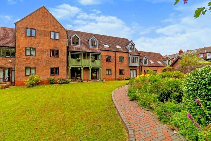 1 Bedroom Flat To Rent In Gosport Lane, Lyndhurst, SO43