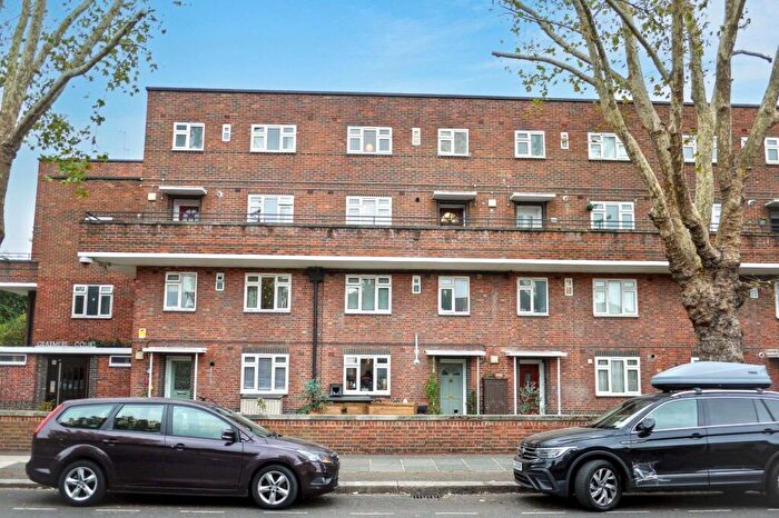 4 Bedroom Flat For Sale In Grasmere Court, Verdun Road, Barnes, London, SW13