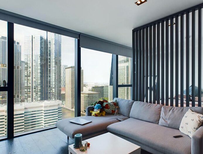 Apartment To Rent In Amory Tower, Canary Wharf, E14