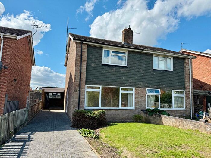 3 Bedroom Semi-Detached House For Sale In Blacklands Road, Benson, OX10