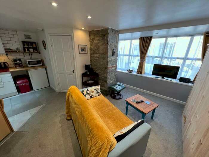 1 Bedroom Flat For Sale In George Street, New Quay, SA45