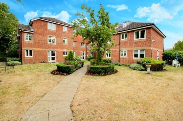 1 Bedroom Flat To Rent In Darkes Lane, Potters Bar, EN6
