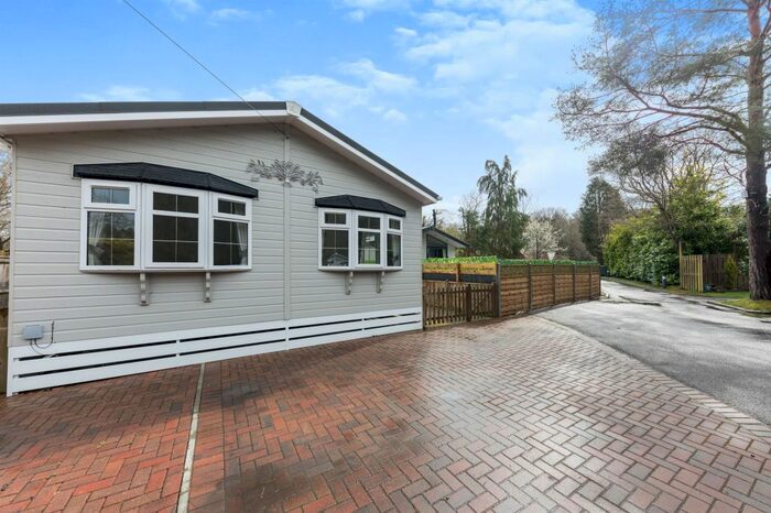 2 Bedroom Mobile/park Home For Sale In Capel Road, Ruckinge, Ashford, TN26
