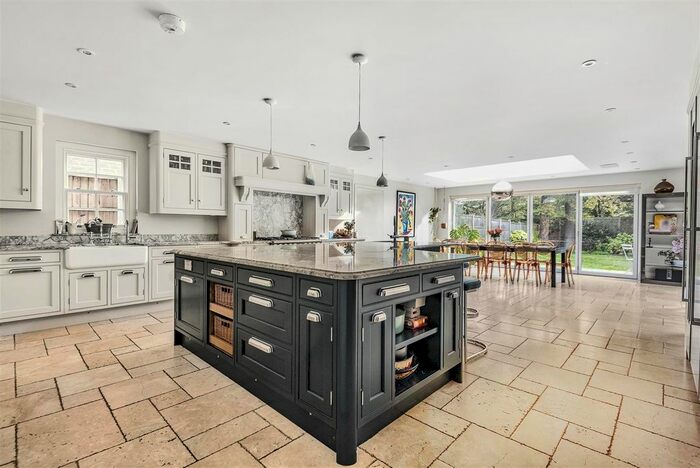 6 Bedroom Detached House To Rent In Chestnut Drive, Windsor, SL4