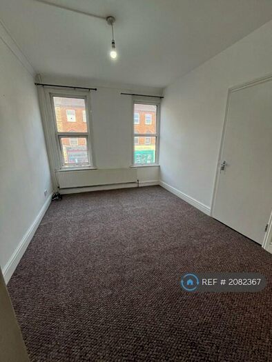 3 Bedroom Flat To Rent In High Road Leyton, London, E15