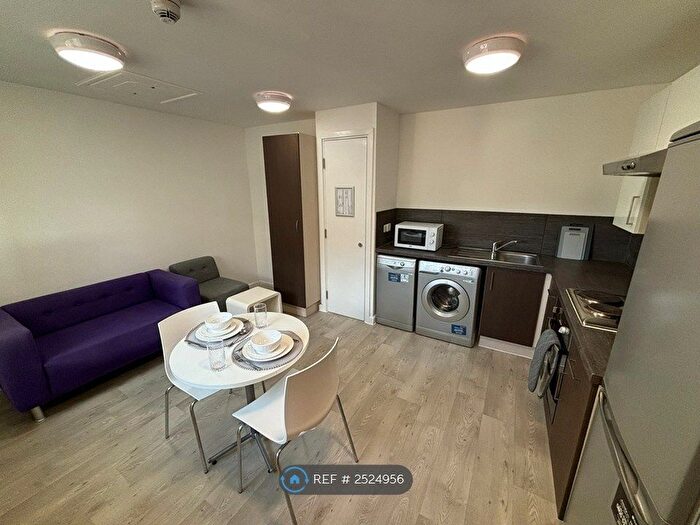 2 Bedroom Flat To Rent In Neuadd Y Castell, Bangor, LL57