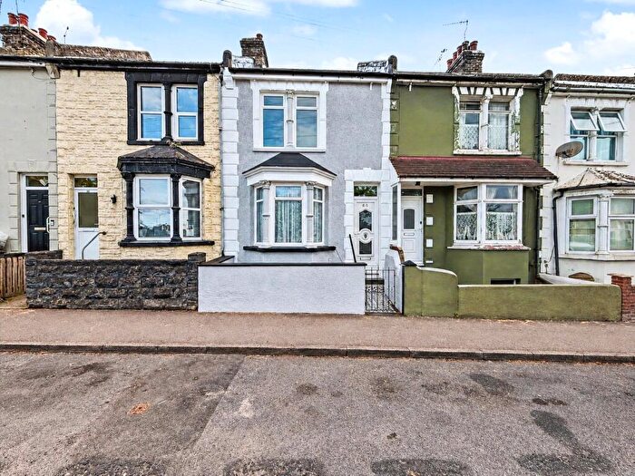 3 Bedroom Terraced House For Sale In Barnsole Road, Gillingham, Kent, ME7