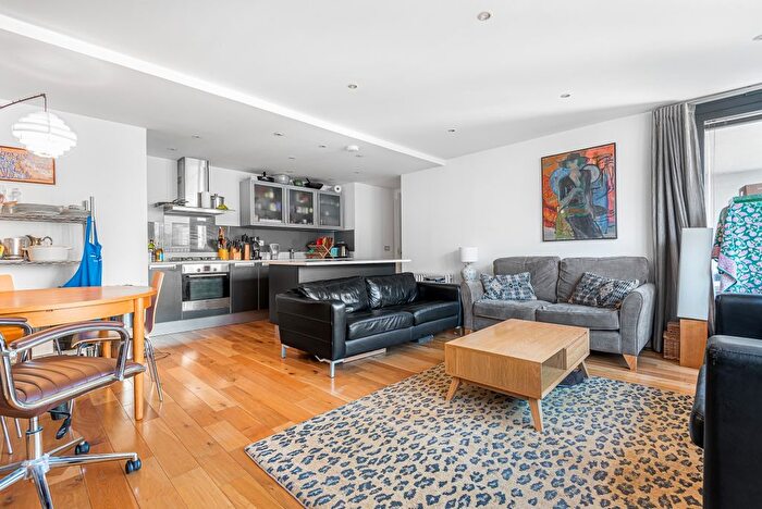 2 Bedroom Flat To Rent In Short Street, London, SE1