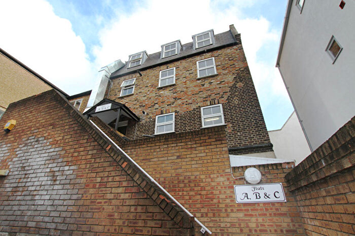 2 Bedroom Flat To Rent In High Street Wanstead, London, E11