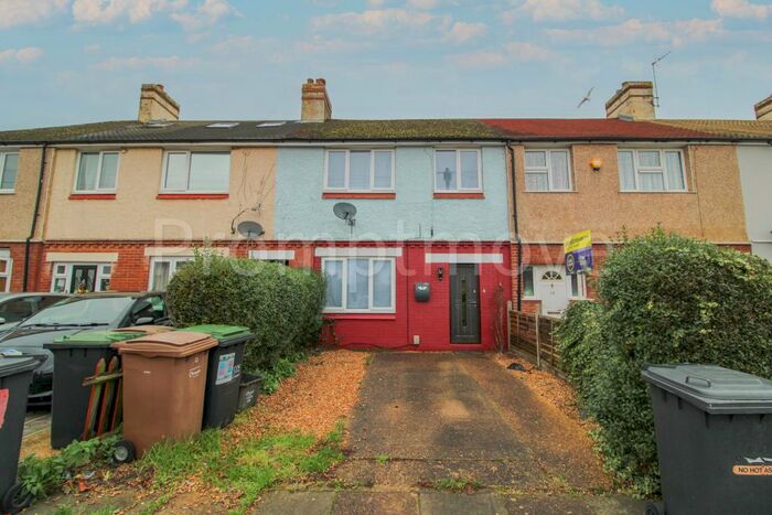 3 Bedroom Terraced House To Rent In Tower Road, Luton, Bedfordshire, LU2