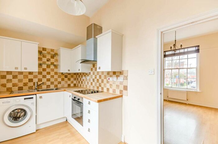 1 Bedroom Flat To Rent In Balham Grove, , Balham, London, SW12