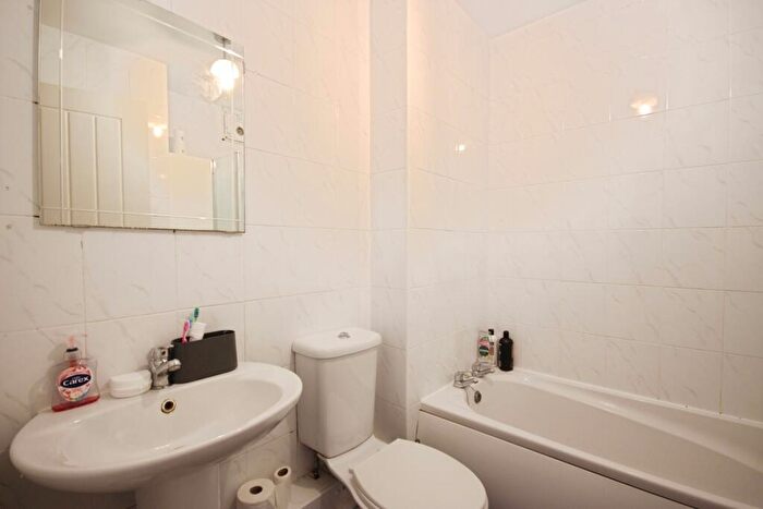 1 Bedroom Flat For Sale In Landor Road, Warwick, Warwickshire, CV34