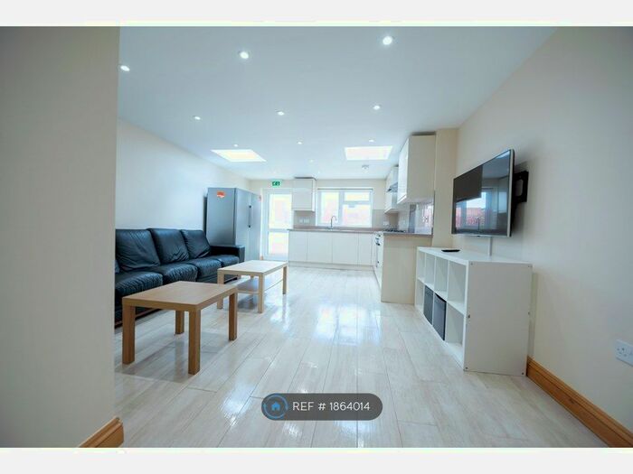 6 Bedroom Terraced House To Rent In De Beauvoir Road, Reading, RG1