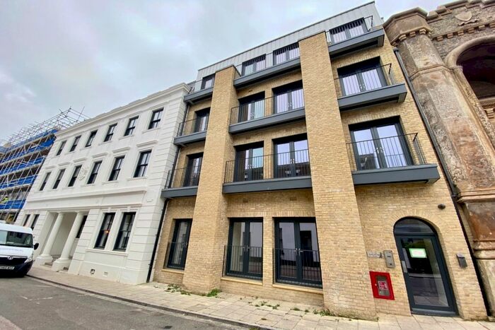 2 Bedroom Flat To Rent In Queensbridge Drive, Ramsgate, CT11