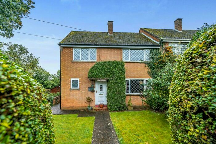 3 Bedroom Semi-Detached House For Sale In Wigginton, Oxfordshire, OX15