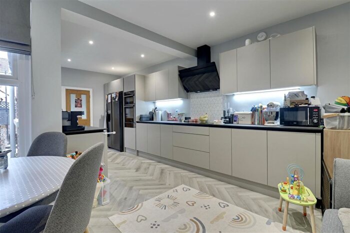 3 Bedroom End Of Terrace House For Sale In Morley Road, Southsea, PO4