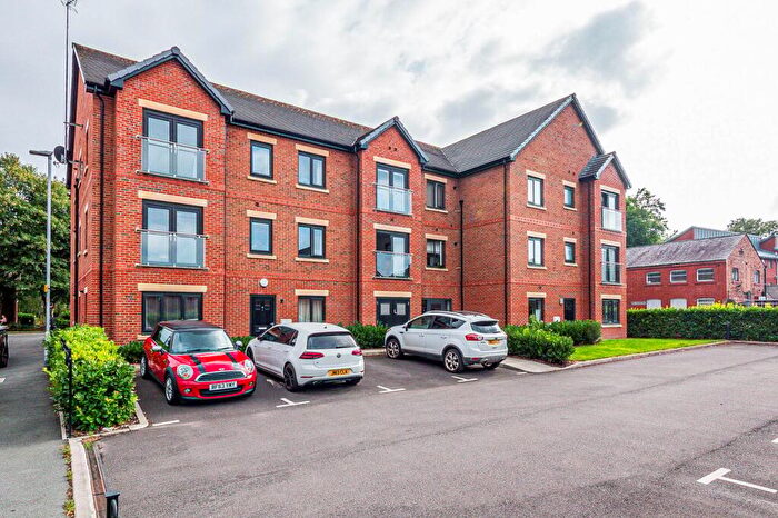 2 Bedroom Apartment For Sale In Stretford Road, Urmston, Manchester, M41