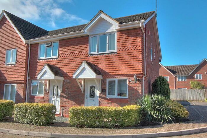 2 Bedroom Terraced House To Rent In Larkspur Drive, Knightwood Park, Chandlers Ford, SO53