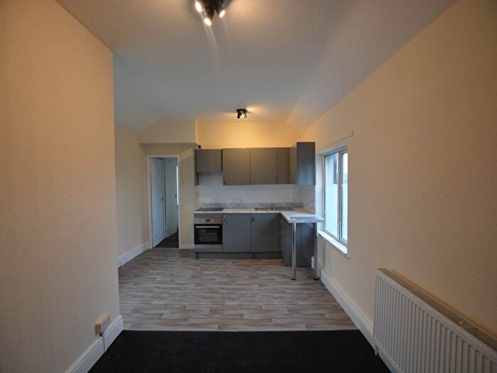 1 Bedroom Flat To Rent In Bedwellty Road, Cefn Fforest, Blackwood, NP12