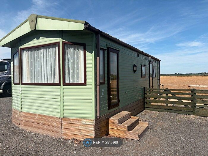 2 Bedroom Mobile/park Home To Rent In Vicarage Lane, Epping, CM16