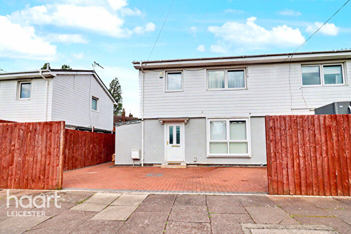 3 Bedroom Semi-Detached House For Sale In Glazebrook Road, Leicester, LE3