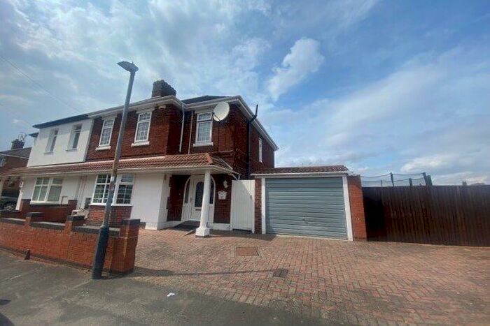 4 Bedroom Property To Rent In Hammersley Street, Bedworth, CV12