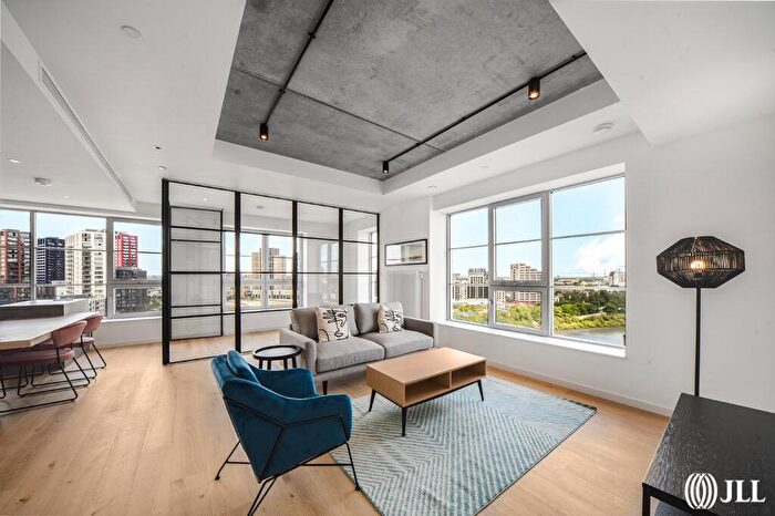 2 Bedroom Apartment To Rent In Douglass Tower, Good Luck Hope, E14