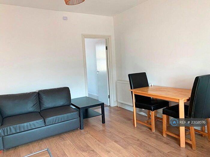2 Bedroom Flat To Rent In Kingsland High Street, London, E8