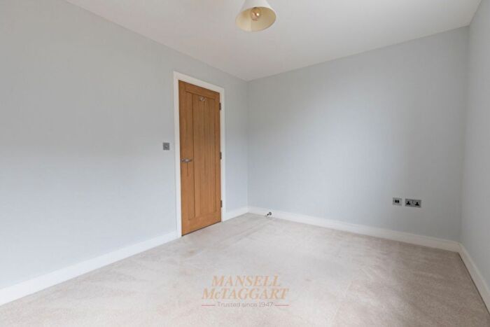 2 Bedroom Flat For Sale In Christopher Road, East Grinstead, RH19