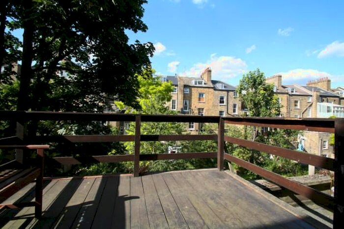 2 Bedroom Maisonette For Sale In Grosvenor Avenue, London Islington, N5
